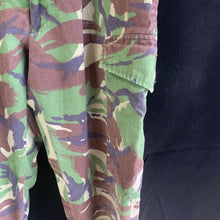 Charger l&#39;image dans la galerie, Genuine British Army DPM Camouflaged Combat Trousers Lightweight - Size 72/80/96
