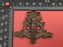 Lade das Bild in den Galerie-Viewer, Original WW2 British Army North Stafford Cap Badge
