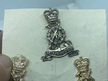 Charger l&#39;image dans la galerie, Original British Army Royal Pioneer Corps Cap and Collar Badges
