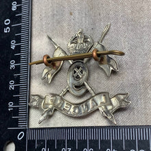 Lade das Bild in den Galerie-Viewer, Original WW2 British Army 9th Queen&#39;s Royal Lancers Cap Badge
