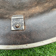 Lade das Bild in den Galerie-Viewer, WW2 British Army Mk2 Brodie Helmet - Original Paintwork &amp; Divisional Sign
