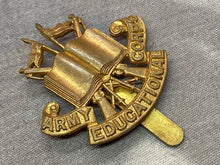 Charger l&#39;image dans la galerie, WW1 / WW2 British Army Army Education Corps Cap Badge
