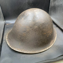 Lade das Bild in den Galerie-Viewer, Original WW2 British/Canadian Army Mk3 &quot;Turtle&quot; Combat Helmet - The Militaria Shop
