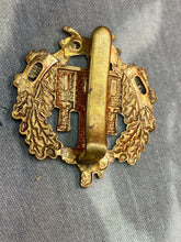 Load image into Gallery viewer, Original British Army WW1 / WW2 The Essex Regiment Cap Badge
