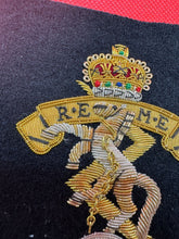 Lade das Bild in den Galerie-Viewer, British Army Bullion Embroidered Blazer Badge - R.E.M.E Engineers - Queens Crown
