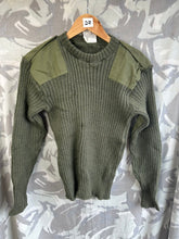 Lade das Bild in den Galerie-Viewer, Genuine British Army Man&#39;s Heavy Jersey Olive Drab Pull Over - Size 1- 30&quot; Chest
