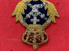 Charger l&#39;image dans la galerie, Interesting Sultan of Oman General&#39;s Wire Bullion Cap Badge - Unissued
