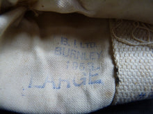 Load image into Gallery viewer, Original WW2 Pattern British Army White Camouflaged Gloves / Gunners Mittens
