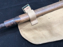 Lade das Bild in den Galerie-Viewer, Original WW2 British Army Entrenching Tool, Helve &amp; Cover Set - Wartime Dated
