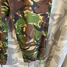 Lade das Bild in den Galerie-Viewer, Geuine British Army DPM Camouflaged Combat Trousers - 75/80/96
