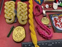 Load image into Gallery viewer, Mixed Group of Militaria - Badges, Epaulettes etc
