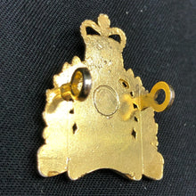 Load image into Gallery viewer, Genuine Canadian Army Cap Badge - Army Apprentices School - The Militaria Shop
