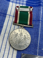 Charger l&#39;image dans la galerie, Original Home Front Women&#39;s Volunteer Service WVS Medal with Ribbon
