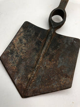 Lade das Bild in den Galerie-Viewer, Original WW2 British Army 37 Pattern Entrenching Tool Set - 1944 Dated
