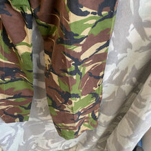 Lade das Bild in den Galerie-Viewer, Geuine British Army DPM Camouflaged Combat Trousers - 80/76/92
