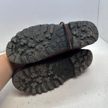 Lade das Bild in den Galerie-Viewer, British Army Surplus Defender Brown Leather Combat Boots - Altberg Size UK 9 M - The Militaria Shop
