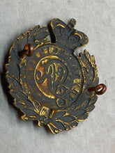 Lade das Bild in den Galerie-Viewer, Original British Army - Victorian Crown Royal Engineers Cap Badge
