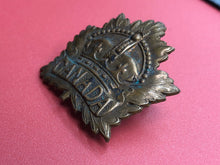 Load image into Gallery viewer, Original WW1/WW2 Canadian Army Canada General Service Cap Badge
