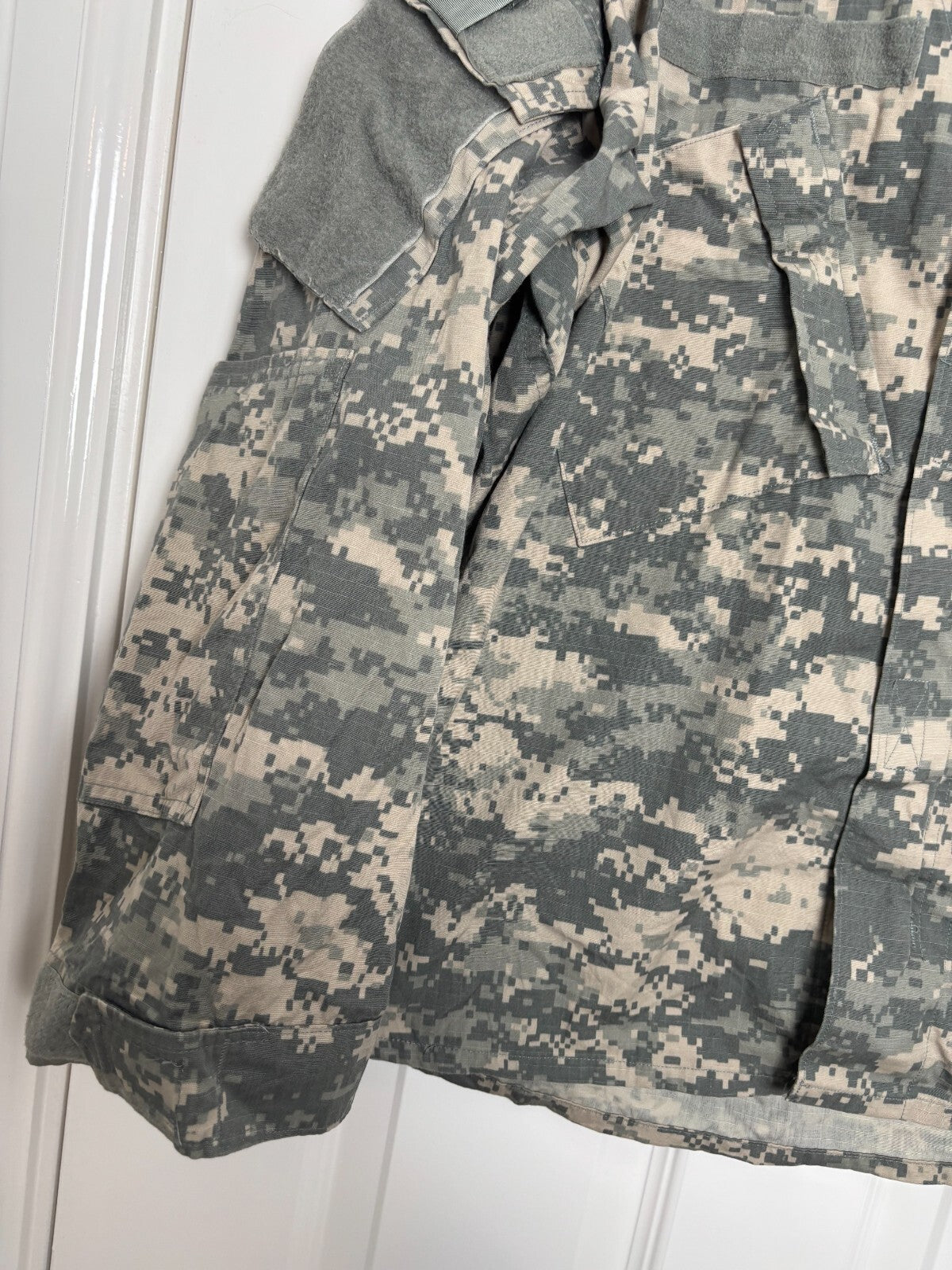 Surplus US Army ACU Combat Uniform Jacket -Size Medium-Short - The Militaria Shop