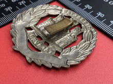 Charger l&#39;image dans la galerie, Original WW1/WW2 British Army Northamptonshire Regiment Cap Badge
