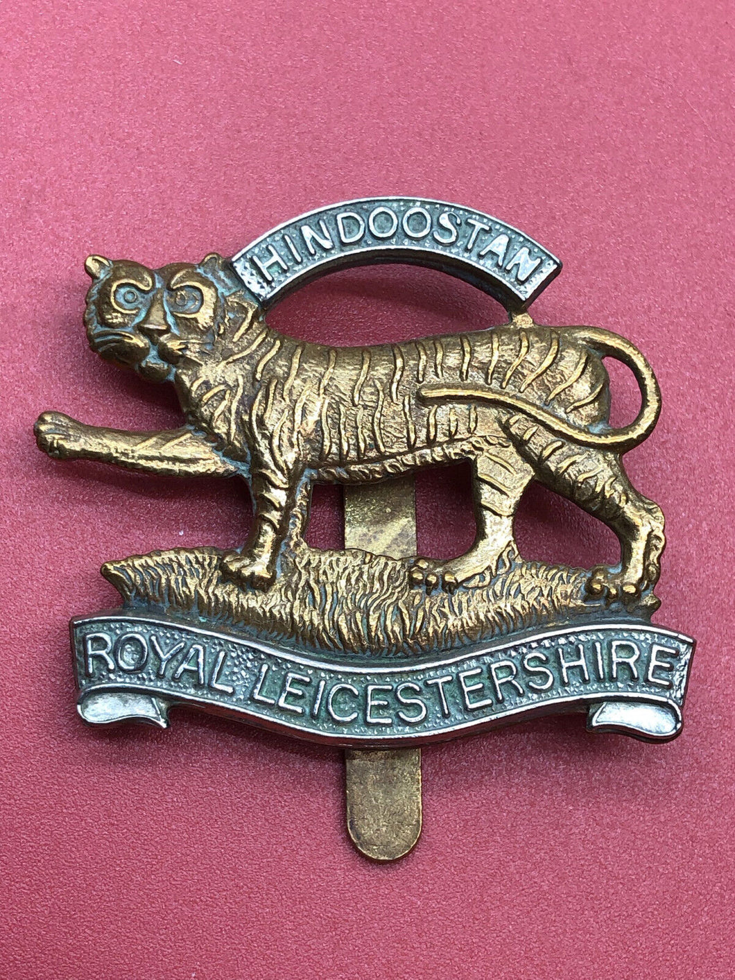 Original WW2 British Army Leicestershire Regiment Cap Badge