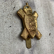 Lade das Bild in den Galerie-Viewer, Original WW2 British Army Royal Jersey Light Infantry Cap Badge
