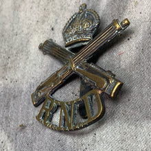 Charger l&#39;image dans la galerie, Original WW1 British Royal Naval Division Machine Gun Corps Cap Badge
