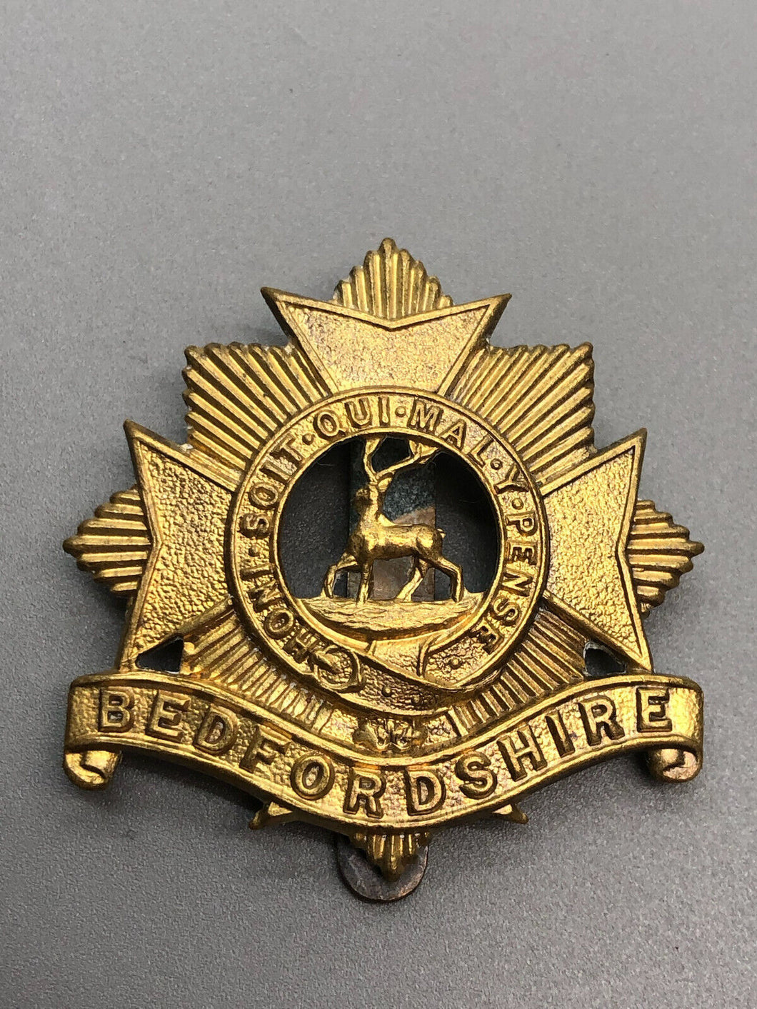 Original WW2 British Army Bedfordshire Regiment Cap Badge