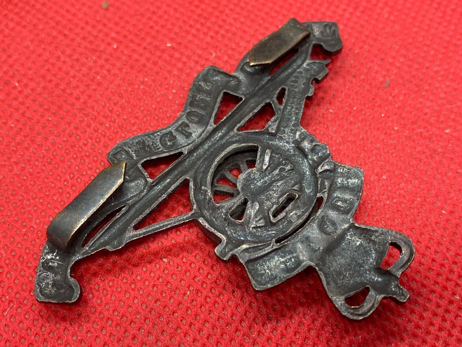 Original Queen's Crown British Army Officer's Royal Artillery Bronze Cap Badge - The Militaria Shop