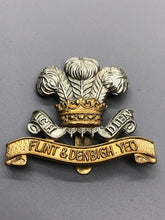 Charger l&#39;image dans la galerie, WW1 British Army Flint &amp; Denbigh Yeomanry Cap Badge
