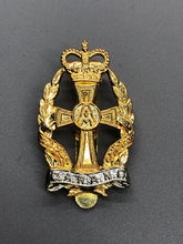 Lade das Bild in den Galerie-Viewer, Genuine British Army Queen Alexandra&#39;s Royal Army Nursing Corps Cap Badge
