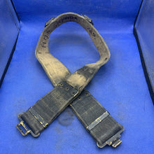 Lade das Bild in den Galerie-Viewer, WW2 British Army / RAF 37 Pattern Combat Belt - Used Original - 40&quot; Waist
