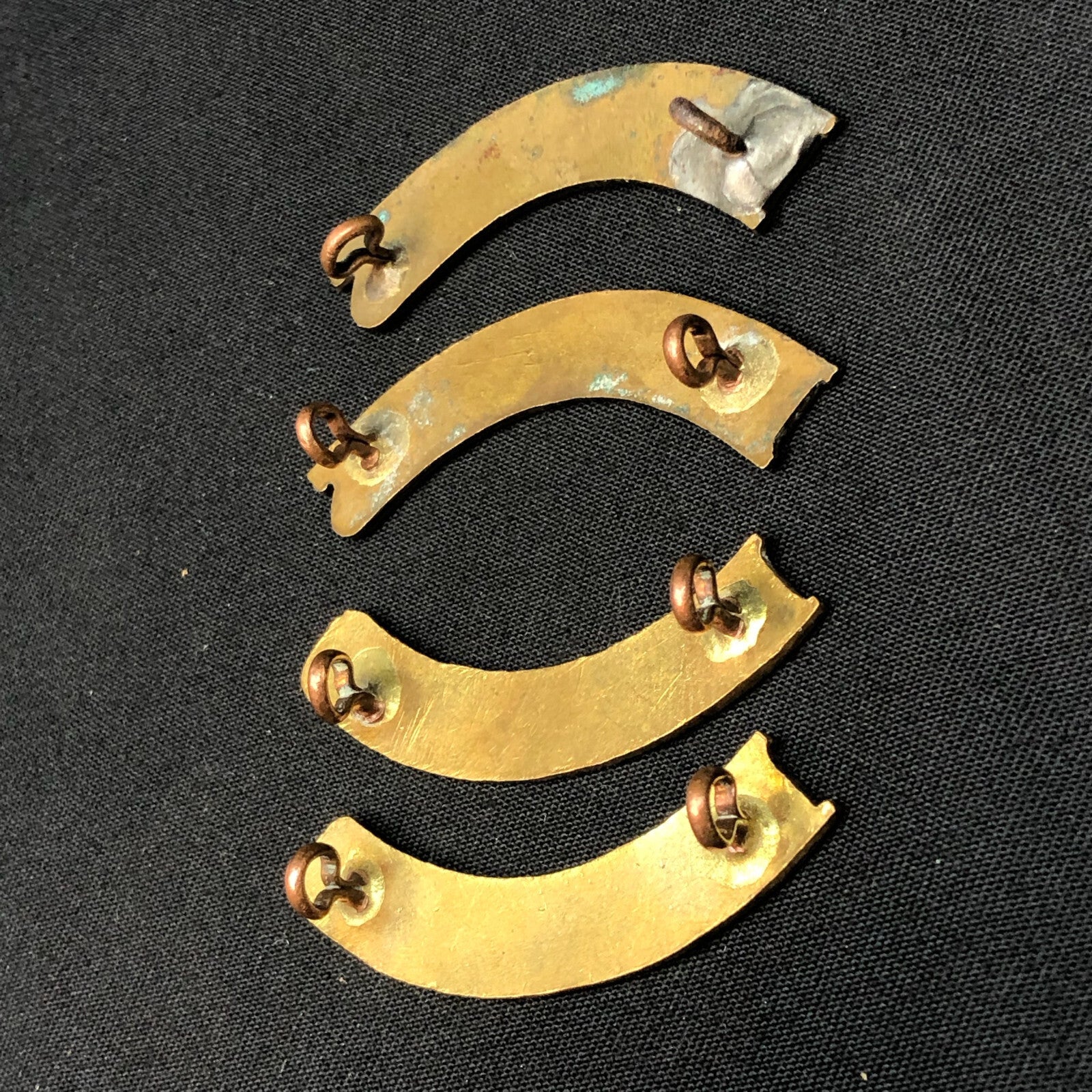 Original WW1/WW2 British Army Red Cross Northumberland Brass Shoulder Title Set - The Militaria Shop