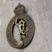 Charger l&#39;image dans la galerie, Original WW2 British Army Royal Corps of Signals Cap Badge
