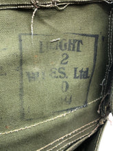 Charger l&#39;image dans la galerie, Original WW2 British Army Assault Lightwieght Gas Mask Bag
