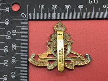 Lade das Bild in den Galerie-Viewer, Original WW2 British Army Royal Artillery Regiment Beret / Small Cap Badge
