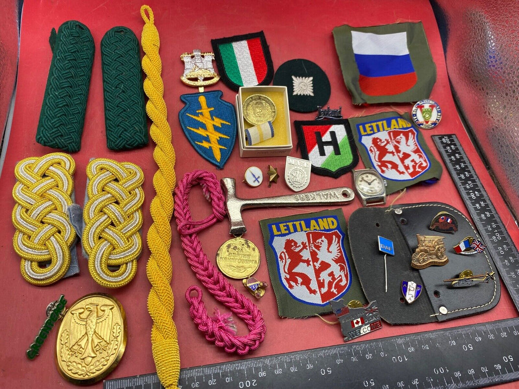 Mixed Group of Militaria - Badges, Epaulettes etc