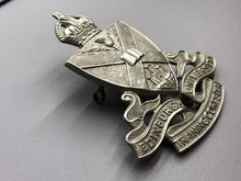 Lade das Bild in den Galerie-Viewer, Original WW2 British Army Edinburgh University OTC Officer Training Cap Badge
