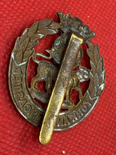 Load image into Gallery viewer, Original WW1 / WW2 British Army York and Lancaster Regiment Cap Badge
