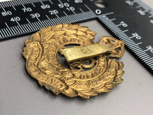 Charger l&#39;image dans la galerie, Original WW2 British Army Royal Engineers Brass Cap Badge
