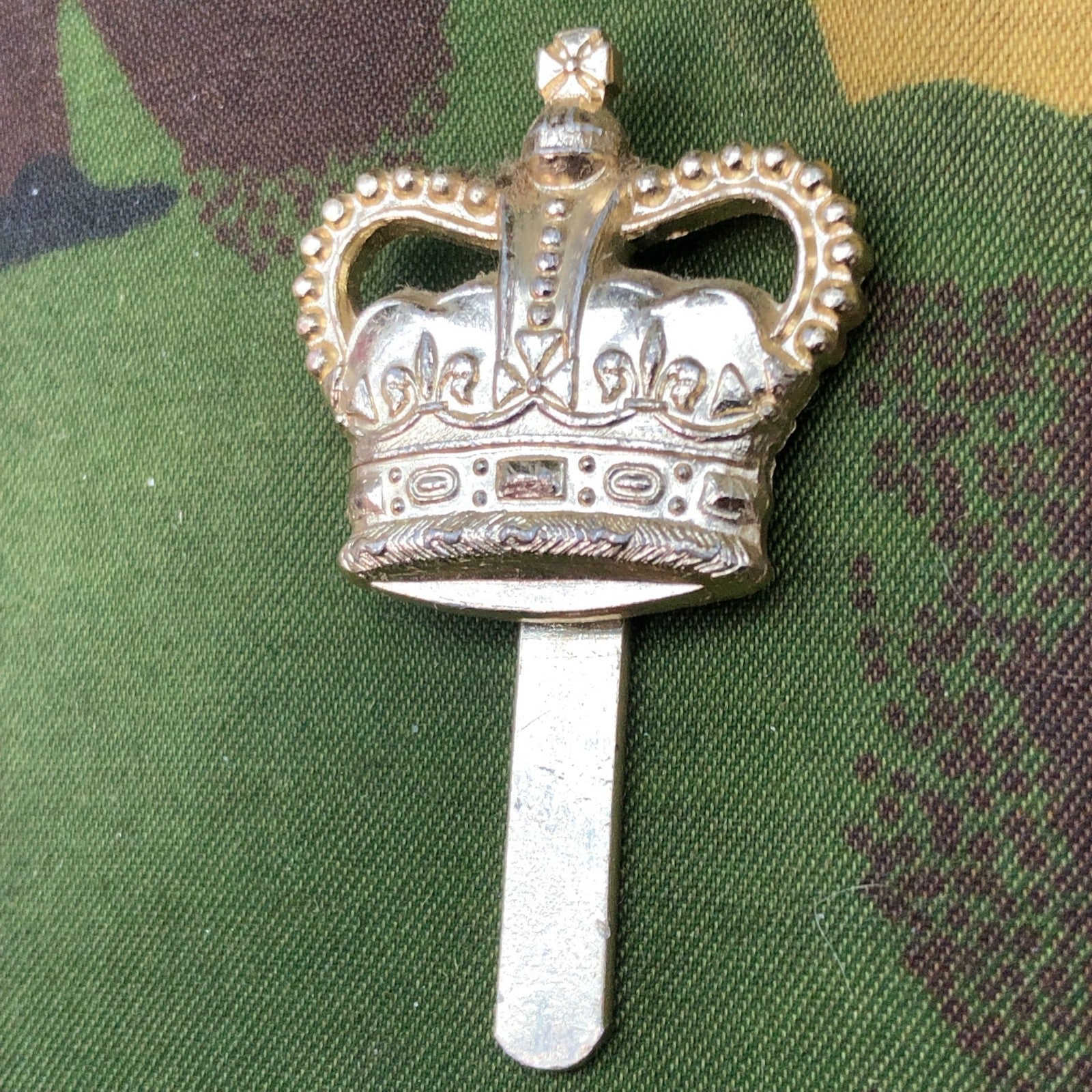 Original British Staybrite Army Cap Badge Ministry of Defence Civilian Employee - The Militaria Shop