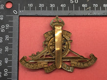 Load image into Gallery viewer, Original WW1/WW2 British Army Royal Artillery Cap Badge
