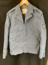 Load image into Gallery viewer, Genuine British Royal Air Force RAF 1972 Pattern Man&#39;s Jacket
