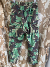 Charger l&#39;image dans la galerie, Early Original British Army Jungle DPM Camouflaged Combat Trousers - 76/80/96
