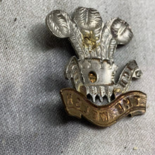 Lade das Bild in den Galerie-Viewer, Original WW2 British Army Welch Regiment Cap Badge
