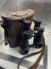 Charger l&#39;image dans la galerie, Original British Army Pair of 1942 Prismatic Binoculars in Case - WD Marked
