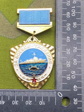 Charger l&#39;image dans la galerie, 1980&#39;s/90&#39;s Era Soviet Naval Mariner&#39;s Award / Badge in Excellent Condition
