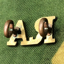 Load image into Gallery viewer, Genuine British Army WW1 Brass Shoulder Title - Royal Artillery - The Militaria Shop

