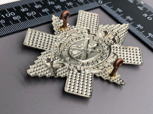 Charger l&#39;image dans la galerie, Original WW2 British Army The Black Watch Scottish Cap Badge
