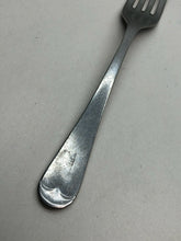 Charger l&#39;image dans la galerie, Original British Army War Department Marked Mess Cutlery Fork - 1962 Dated
